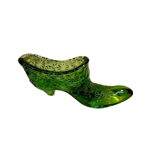 Vintage Fenton Green Glass Daisy and Button Slipper Shoe - Picture 2 of 10